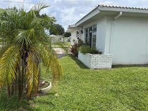 8521 Pickwick Rd in North Port, FL - Foto de edificio - Building Photo