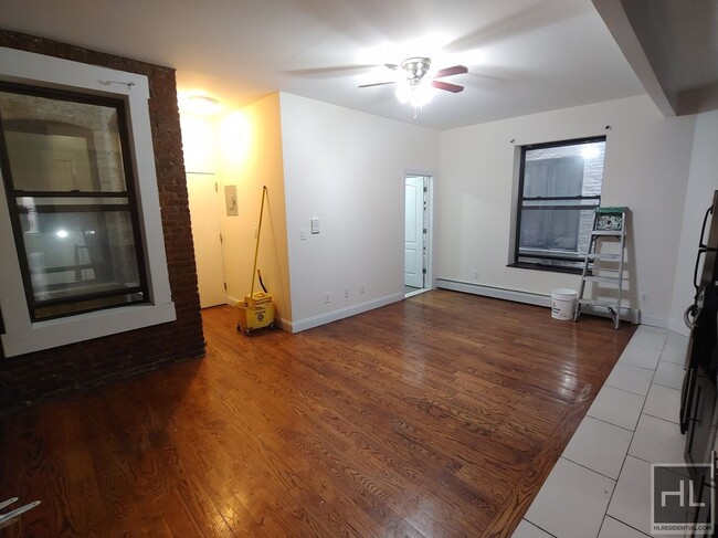 213 W 135th St in New York, NY - Building Photo - Building Photo