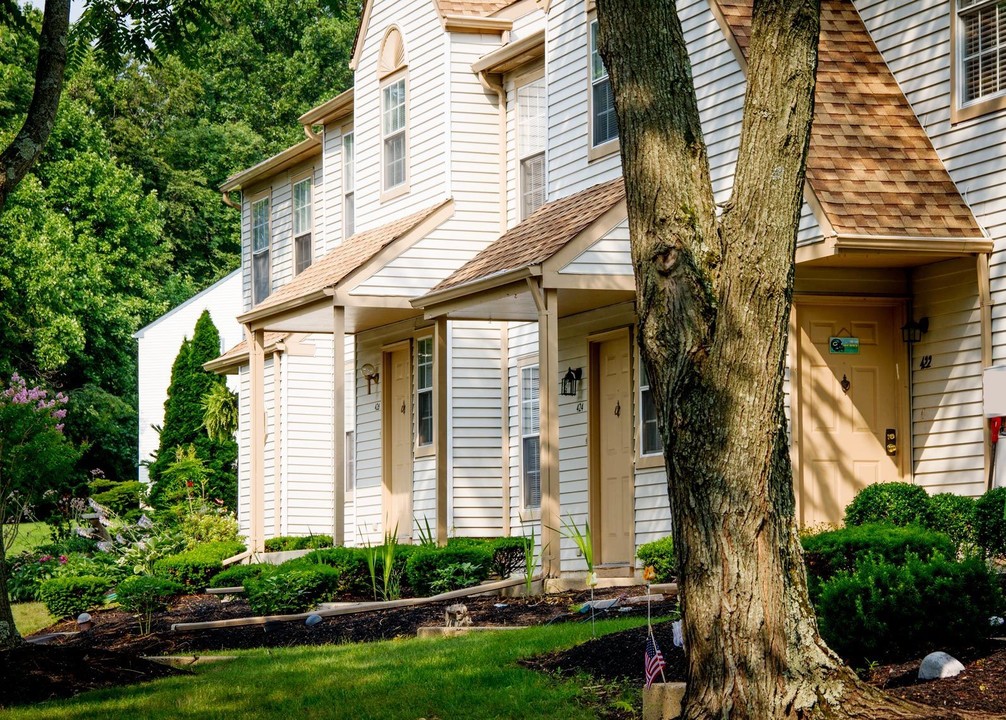 Huntingdon Woods in Feasterville-Trevose, PA - Foto de edificio