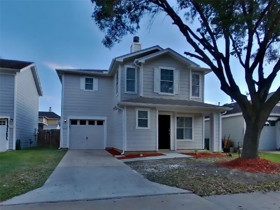 10011 Victoria Grove Ln in Houston, TX - Building Photo