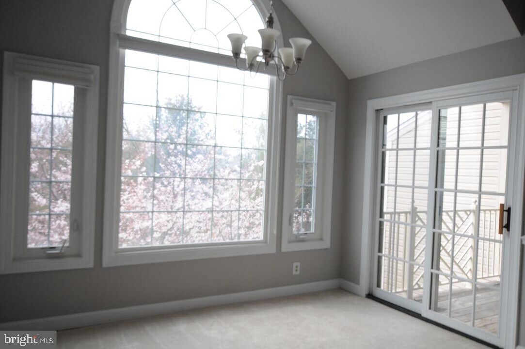 12205 Fairfield House Dr-Unit -611B in Fairfax, VA - Building Photo