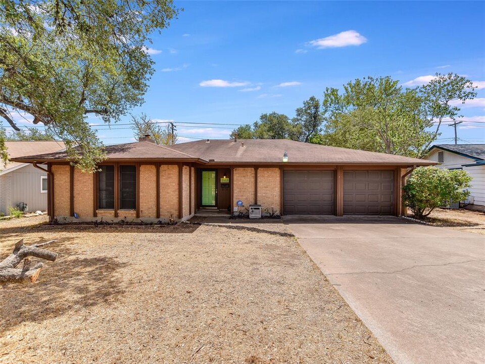 2103 Falcon Hill Dr in Austin, TX - Building Photo