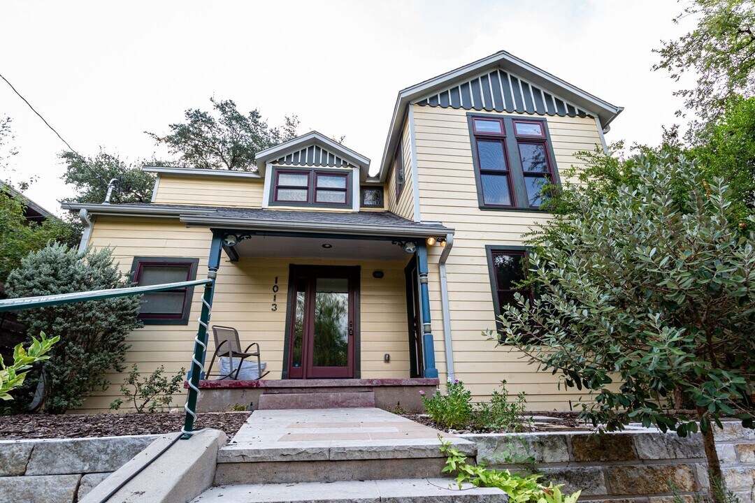 1013 Melissa Ln in Austin, TX - Building Photo
