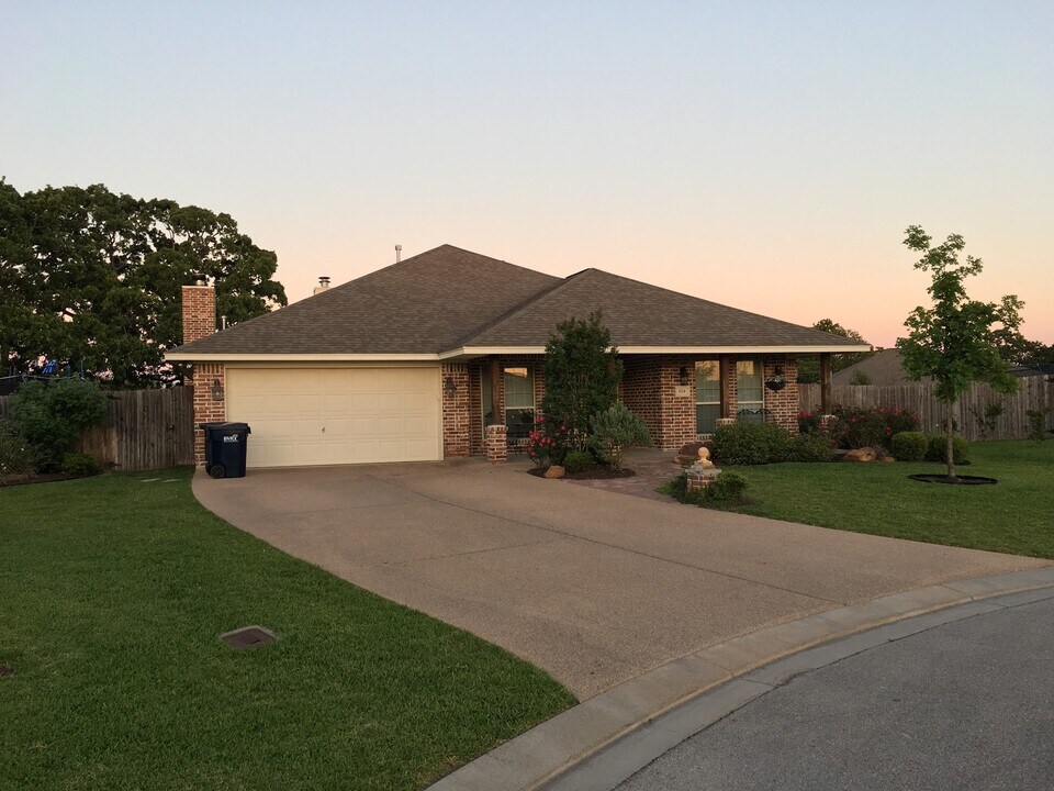 1114 Beckley Ct in College Station, TX - Building Photo