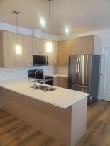 16 E 7th St in Deer Park, WA - Building Photo