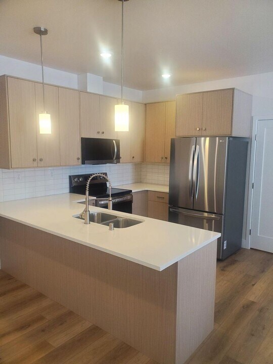 16 E 7th St in Deer Park, WA - Building Photo