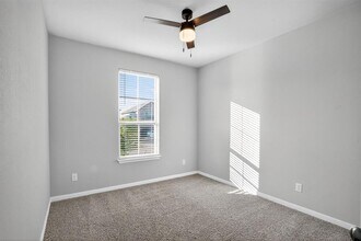 183 Outlaw Dr in Jarrell, TX - Building Photo - Building Photo