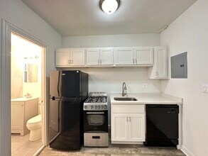 5710 N Winthrop Ave in Chicago, IL - Building Photo - Building Photo