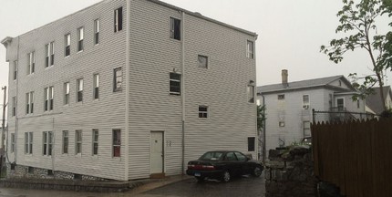 19 Laval St in Waterbury, CT - Foto de edificio - Building Photo