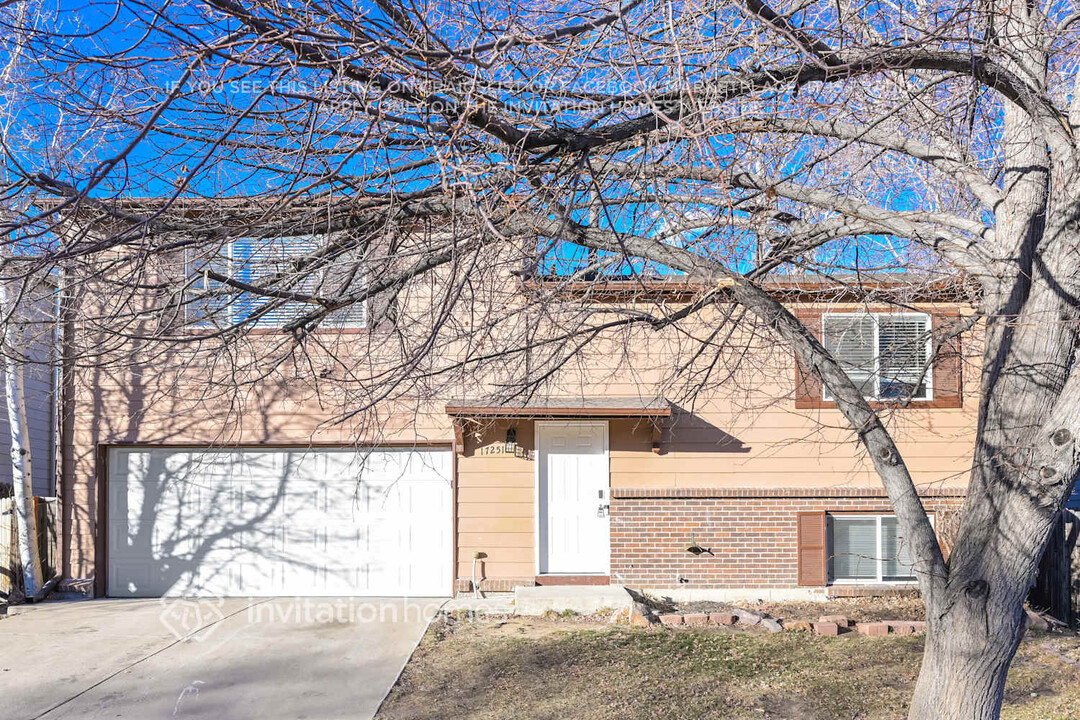 17251 E Oberlin Pl in Aurora, CO - Building Photo