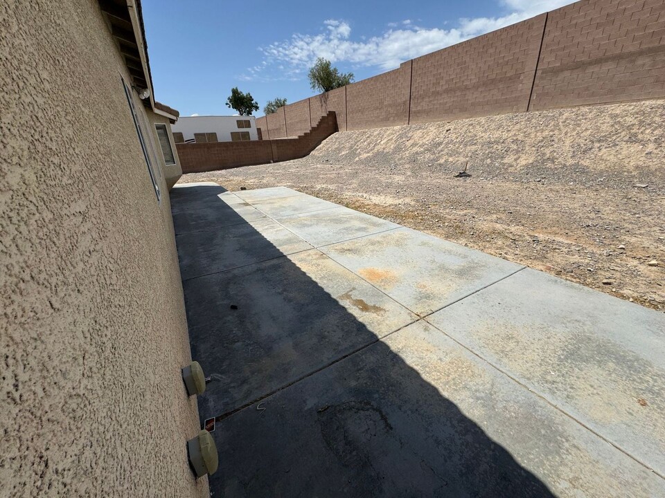 10225 Clarks Creek St in Las Vegas, NV - Building Photo