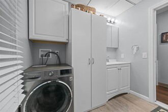 32 W Main St-Unit -4 in Bay Shore, NY - Building Photo - Building Photo