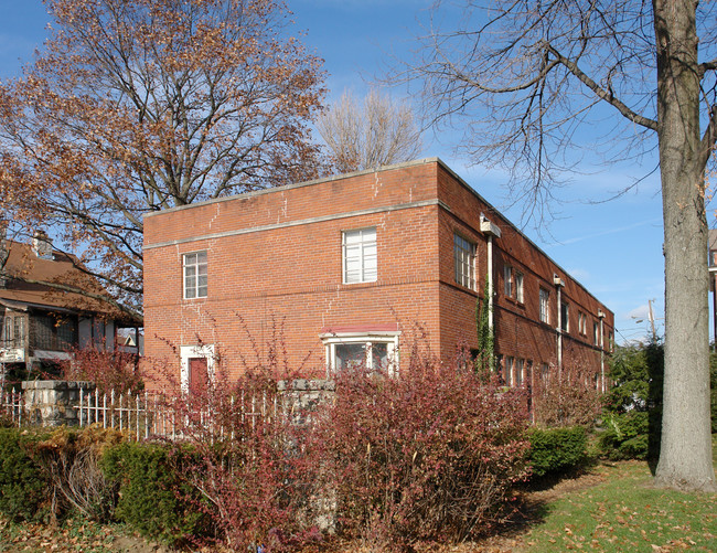 1738-1750 E Broad St in Columbus, OH - Building Photo - Building Photo