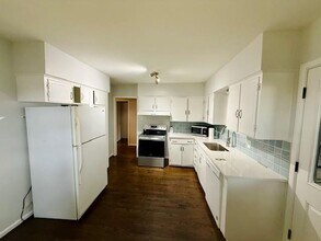 3501 Northwest Pkwy in Dallas, TX - Building Photo - Building Photo