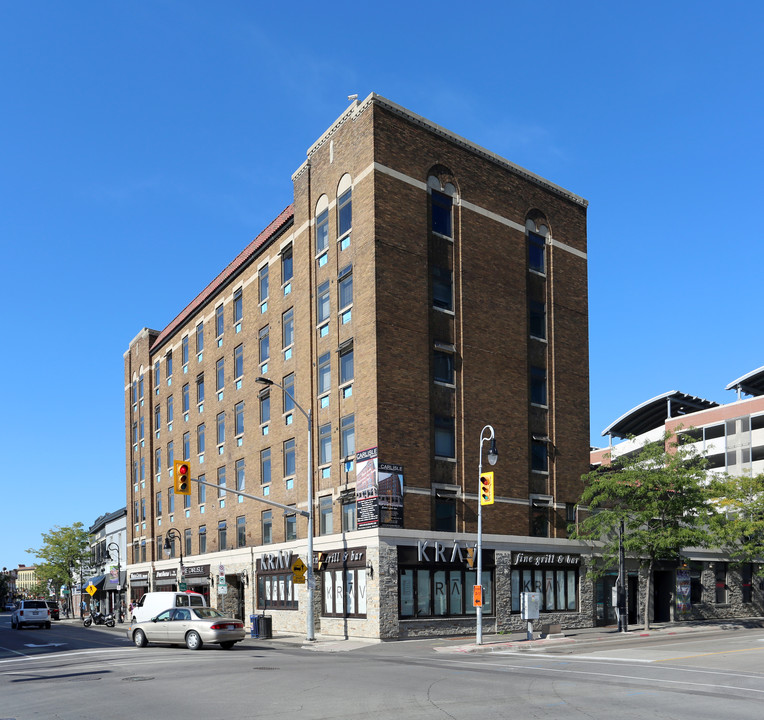 Carlisle Square in St Catharines, ON - Building Photo