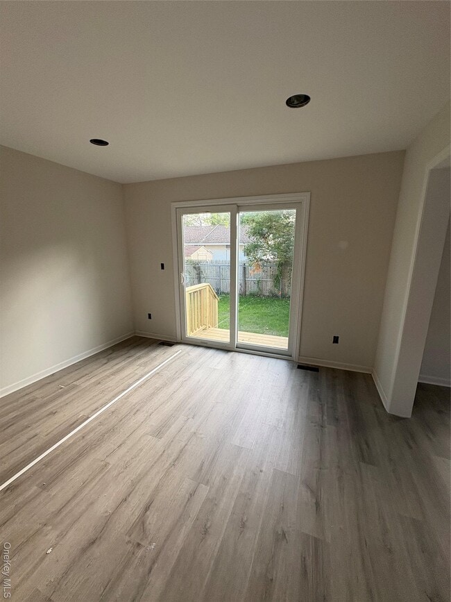 5 Cooper Ave in Huntington Station, NY - Building Photo - Building Photo