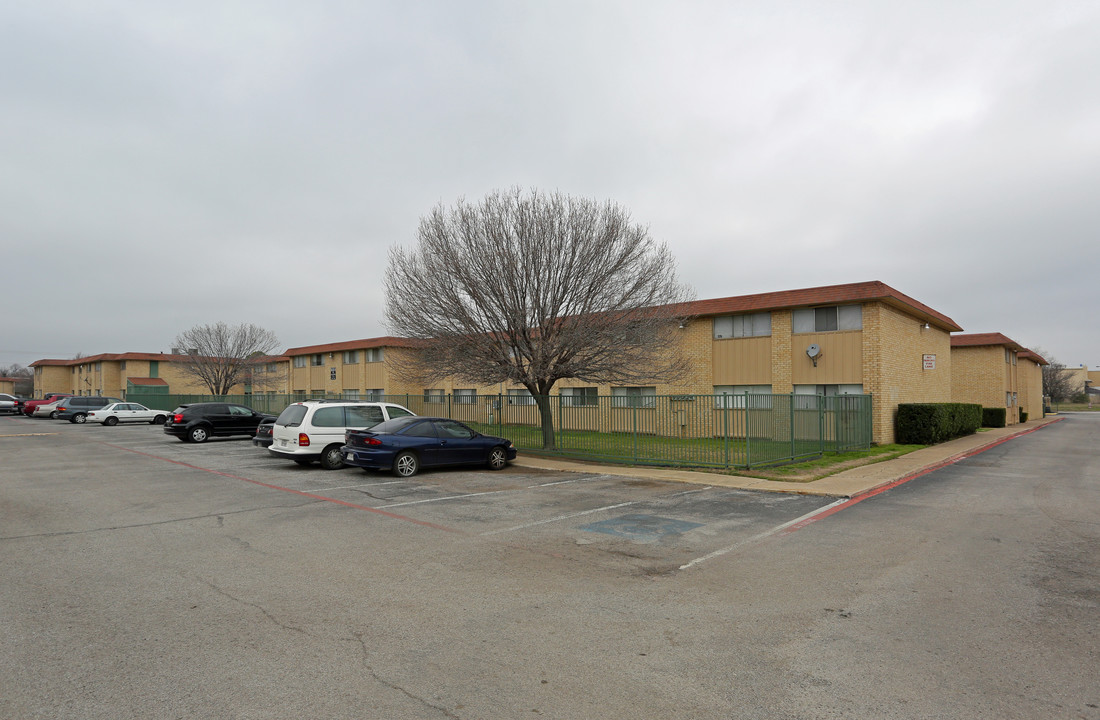 Concord House in Euless, TX - Building Photo