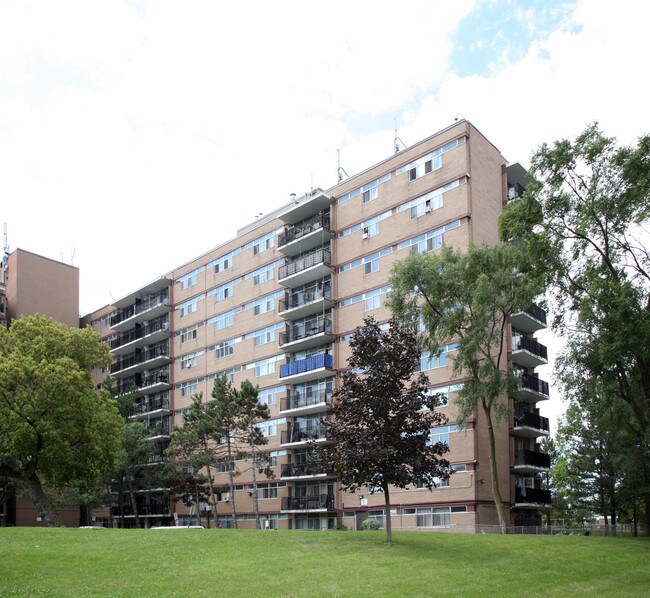 Tandridge Crescent II in Toronto, ON - Building Photo - Building Photo