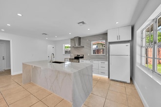5270 NE 18th Ave in Fort Lauderdale, FL - Building Photo - Building Photo