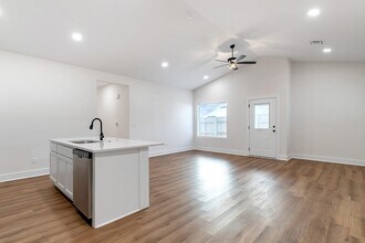 625 Briarbrook Ln, Unit 2044-1 in Park City, KS - Building Photo - Building Photo