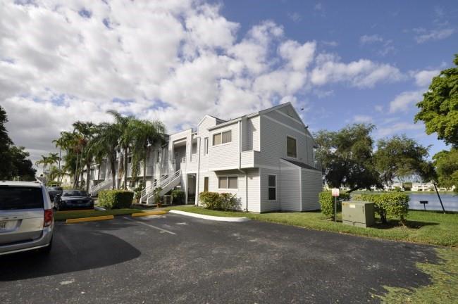 3441 NW 44th St, Unit 107 in Lauderdale Lakes, FL - Building Photo