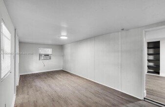 914 NW 80th St in Miami, FL - Building Photo - Building Photo