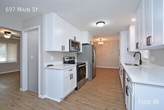 697 Main St in Circle Pines, MN - Building Photo - Building Photo