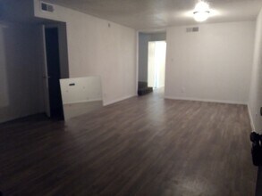 6200 W Tidwell Rd in Houston, TX - Building Photo - Building Photo