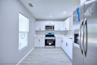 295 Lincoln Rd NE in Lake Placid, FL - Building Photo - Building Photo