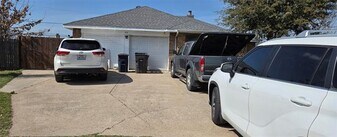 2312 Dawn Ct in Fort Worth, TX - Building Photo