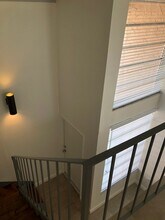 449 Swallow Dr, Unit 17 in Miami Springs, FL - Building Photo - Building Photo