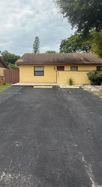 4403 NW 4th Ave in Pompano Beach, FL - Building Photo