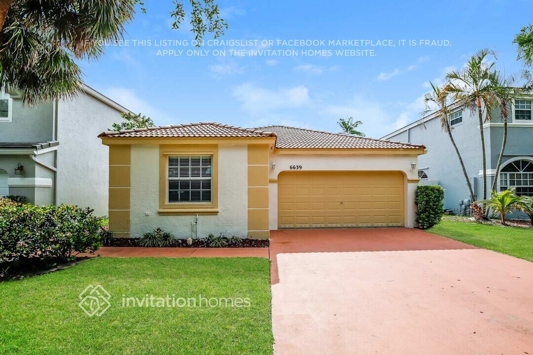 6639 Columbia Ave in Greenacres, FL - Building Photo