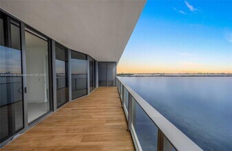 700 NE 24th St, Unit 1706 in Miami, FL - Building Photo - Building Photo