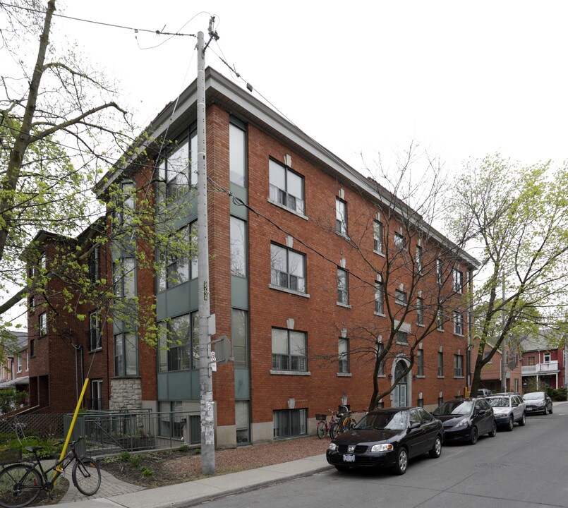 222 Dovercourt Rd in Toronto, ON - Building Photo