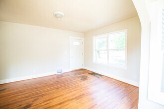 233 W Poinsetta Ave in Toledo, OH - Building Photo - Building Photo