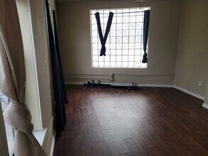 Harlandale Building in San Antonio, TX - Building Photo - Building Photo