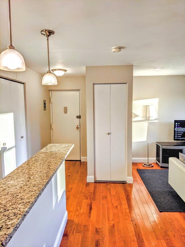27 Bowdoin St, Unit 5A in Boston, MA - Foto de edificio - Building Photo