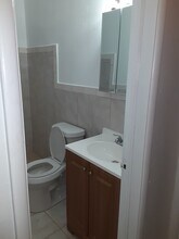1900 Plunkett St, Unit Rear in Hollywood, FL - Foto de edificio - Building Photo