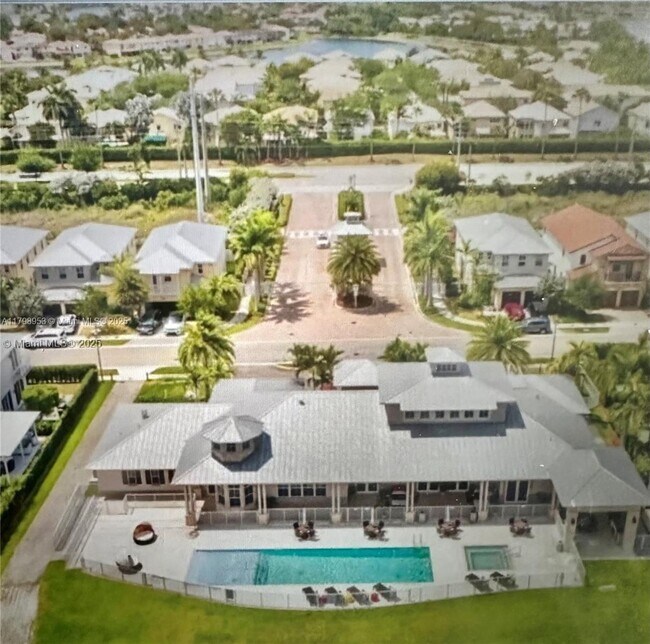 10464 NW 70th Ln in Doral, FL - Building Photo - Building Photo