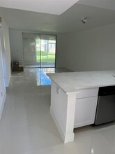 5980 NW 64th Ave in Fort Lauderdale, FL - Building Photo - Building Photo