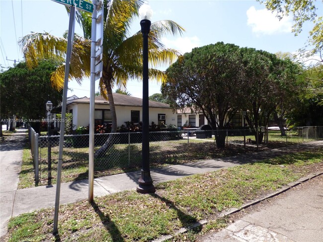 522 N 19th Ave in Hollywood, FL - Building Photo - Building Photo