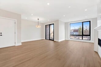 3352 N Ashland Ave in Chicago, IL - Foto de edificio - Building Photo