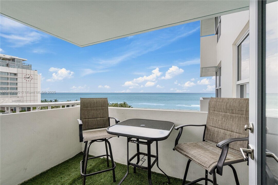 2899 Collins Ave in Miami Beach, FL - Foto de edificio