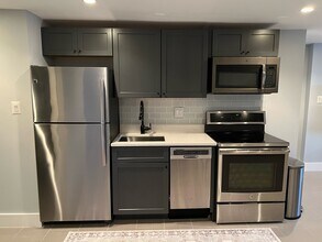 2108 Flagler Pl NW, Unit B in Washington, DC - Building Photo - Building Photo
