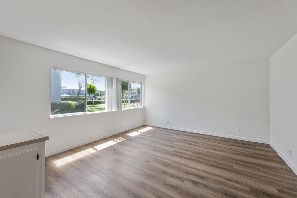 Wavecrest Lanai Apartments in Alameda, CA