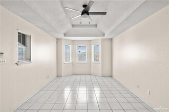 13 Oasis Dr in Mission, TX - Foto de edificio - Building Photo