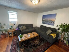 72 School St, Unit 2 in Cambridge, MA - Building Photo - Building Photo