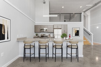 Dan River Falls in Danville, VA - Foto de edificio - Building Photo