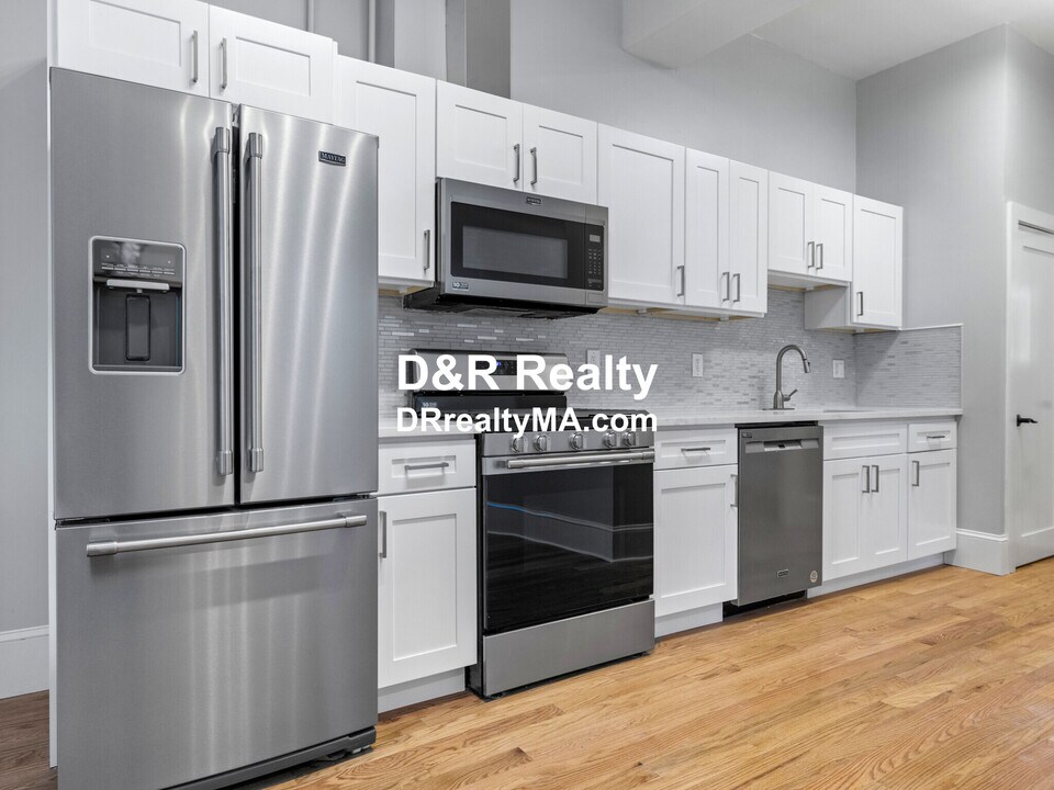 175 Rindge Ave in Cambridge, MA - Building Photo